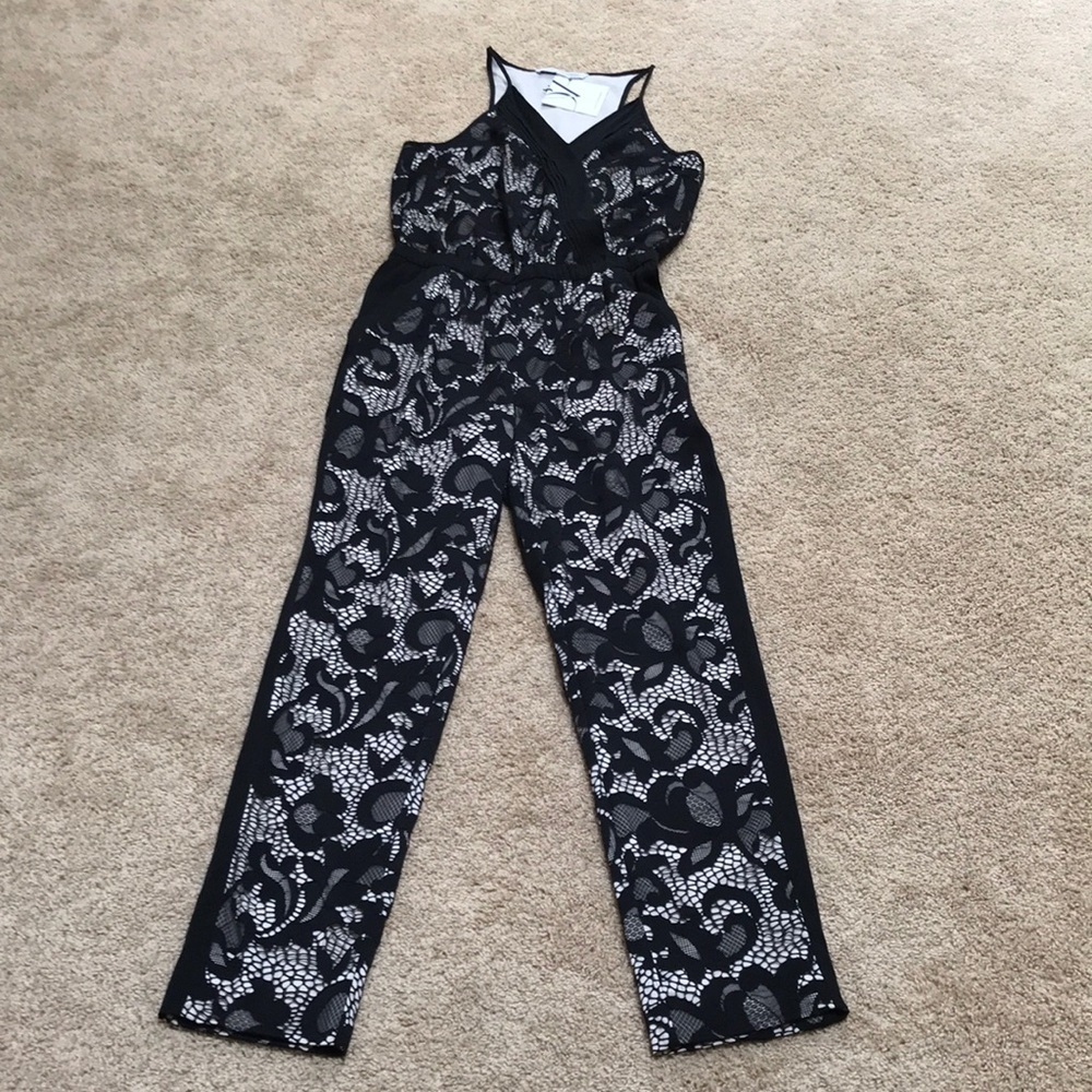 NWT! DVF Size 6 shany floral lace jumpsuit